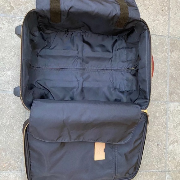 A82 - 💯% authentic Louis Vuitton travel bag - Picture 9 of 13